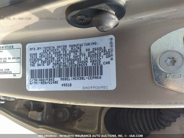 4T1BF30KX2U020659 - 2002 TOYOTA CAMRY LE/XLE/SE TAN photo 9