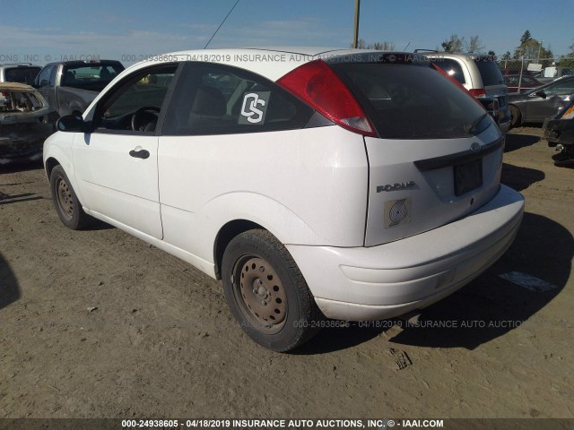 3FAFP31N25R112040 - 2005 FORD FOCUS ZX3 WHITE photo 3