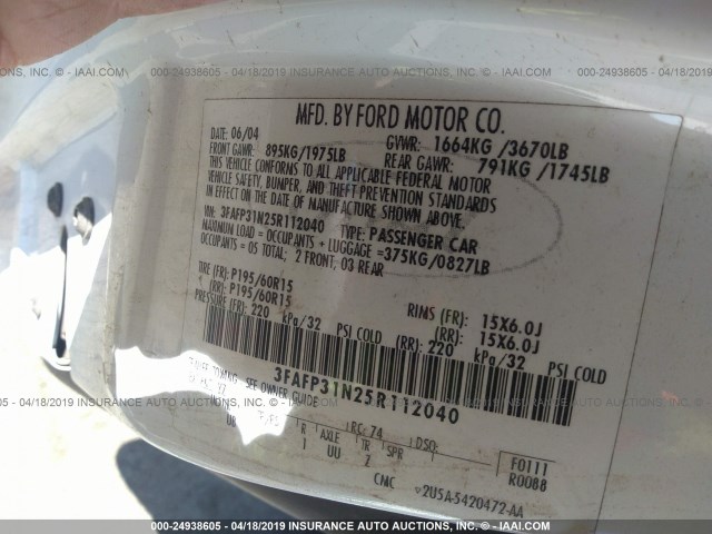 3FAFP31N25R112040 - 2005 FORD FOCUS ZX3 WHITE photo 9