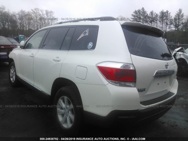 5TDBK3EH5CS156667 - 2012 TOYOTA HIGHLANDER SE WHITE photo 3