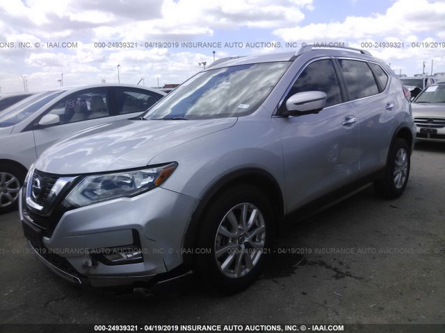 KNMAT2MT2HP550895 - 2017 NISSAN ROGUE S/SV SILVER photo 2