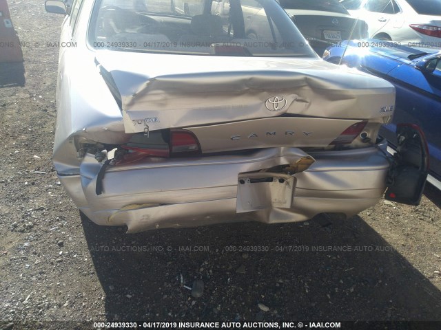 4T1SK13E3SU639366 - 1995 TOYOTA CAMRY XLE GOLD photo 6