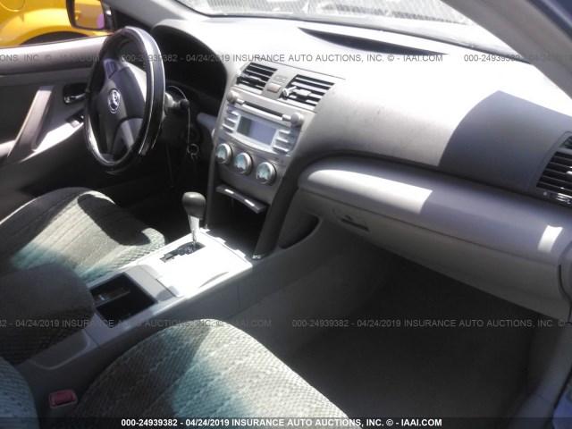 4T1BE46K09U312038 - 2009 TOYOTA CAMRY SE/LE/XLE GRAY photo 5
