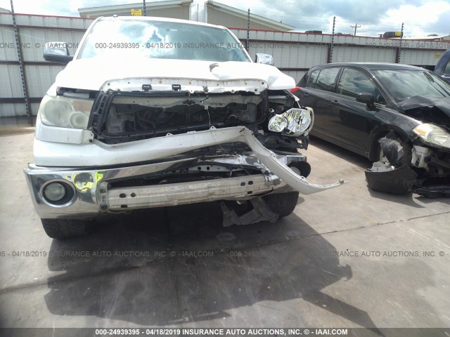 5TFEM5F13BX033852 - 2011 TOYOTA TUNDRA CREWMAX SR5 WHITE photo 6