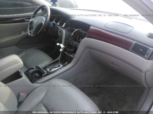 JTHBF30G125015732 - 2002 LEXUS ES 300 GOLD photo 5