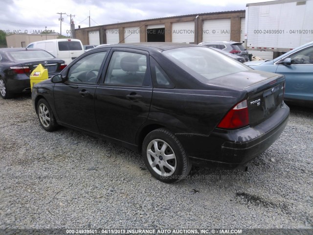 1FAHP34N75W254482 - 2005 FORD FOCUS ZX4 BLACK photo 3