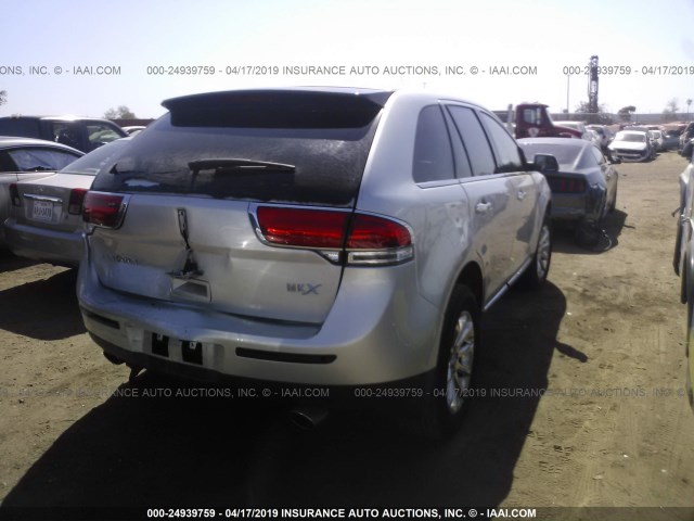 2LMDJ6JK1BBJ20473 - 2011 LINCOLN MKX SILVER photo 4