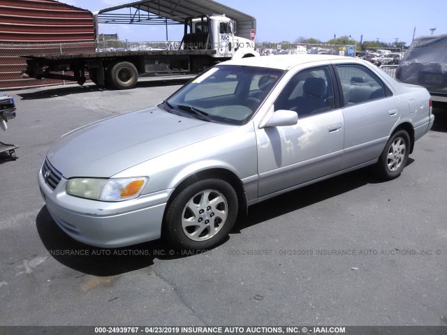 JT2BF22K210290687 - 2001 TOYOTA CAMRY CE/LE/XLE SILVER photo 2
