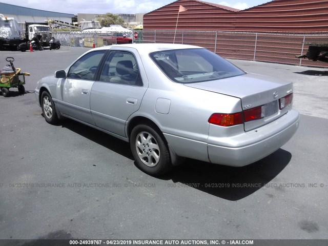 JT2BF22K210290687 - 2001 TOYOTA CAMRY CE/LE/XLE SILVER photo 3