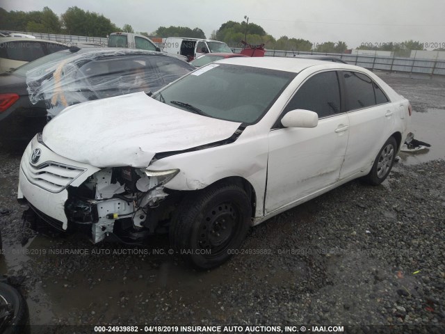 4T4BF3EK6BR138951 - 2011 TOYOTA CAMRY SE/LE/XLE WHITE photo 2