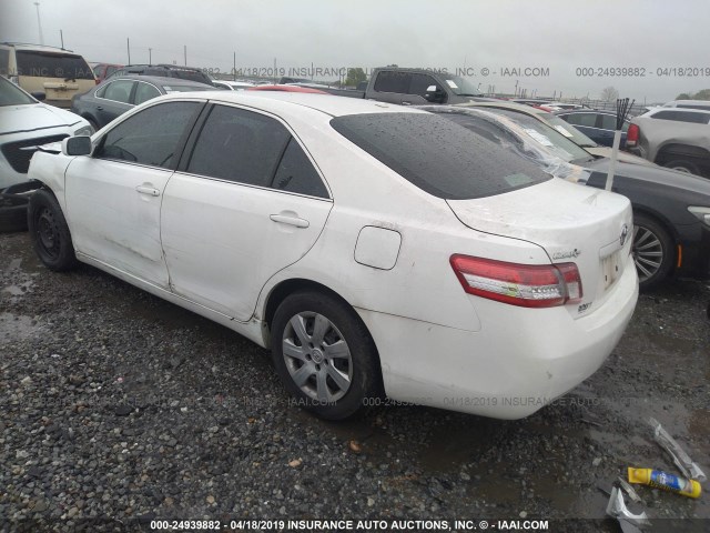 4T4BF3EK6BR138951 - 2011 TOYOTA CAMRY SE/LE/XLE WHITE photo 3