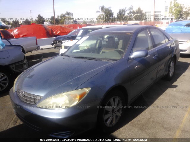 JTDBE32K520114699 - 2002 TOYOTA CAMRY LE/XLE/SE BLUE photo 2