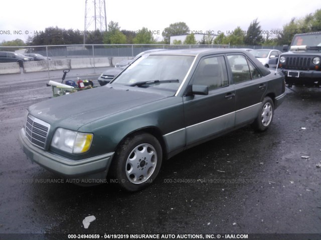 WDBEA32E9RC129765 - 1994 MERCEDES-BENZ E 320 GREEN photo 2