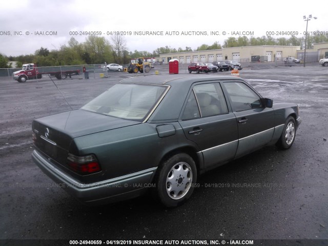 WDBEA32E9RC129765 - 1994 MERCEDES-BENZ E 320 GREEN photo 4