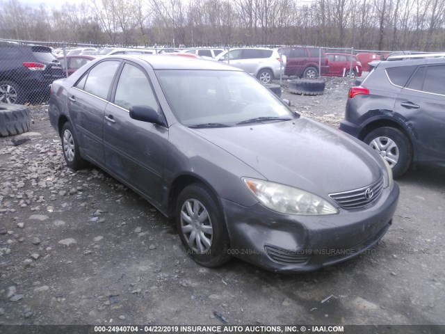 4T1BE32K35U509389 - 2005 TOYOTA CAMRY LE/XLE/SE GRAY photo 1