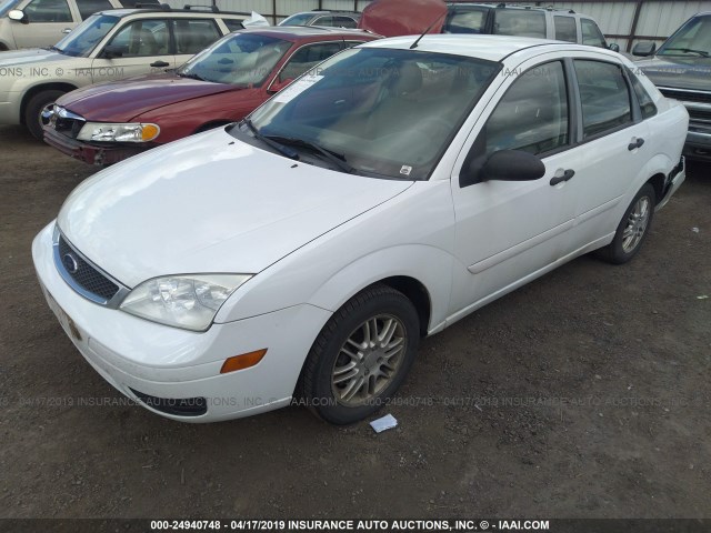 1FAFP34N47W305477 - 2007 FORD FOCUS ZX4/S/SE/SES WHITE photo 2