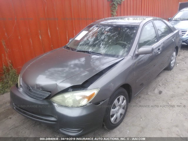 4T1BE32K92U522188 - 2002 TOYOTA CAMRY LE/XLE/SE GRAY photo 2