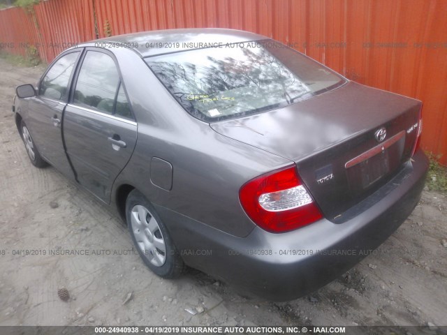 4T1BE32K92U522188 - 2002 TOYOTA CAMRY LE/XLE/SE GRAY photo 3