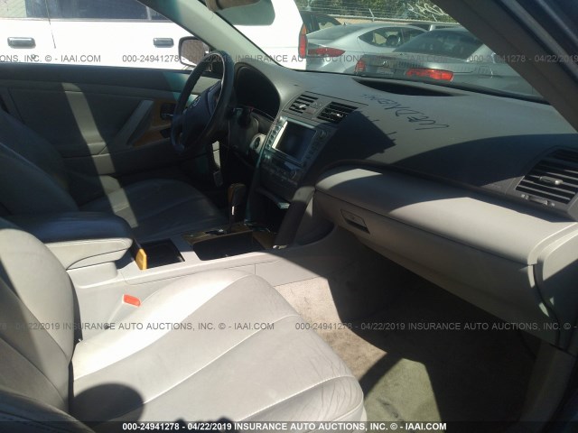 4T1BK46KX7U028664 - 2007 TOYOTA CAMRY NEW GENERAT LE/XLE/SE GRAY photo 5