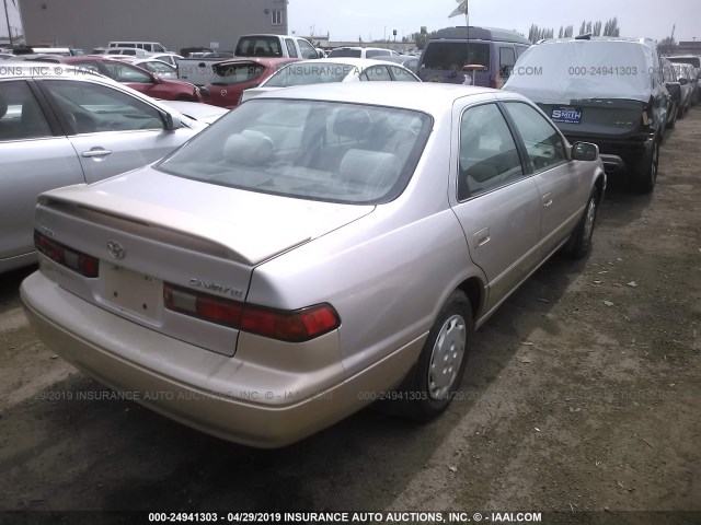 4T1BG22K2WU185597 - 1998 TOYOTA CAMRY CE/LE/XLE GOLD photo 4