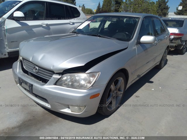 JTHBD182610017961 - 2001 LEXUS IS 300 SILVER photo 2