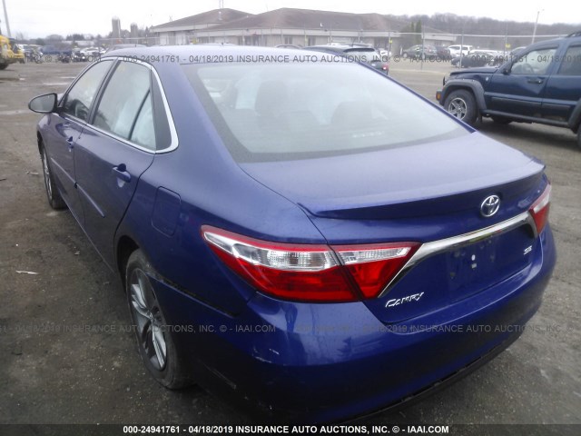 4T1BF1FK4FU981968 - 2015 TOYOTA CAMRY LE/XLE/SE/XSE BLUE photo 3