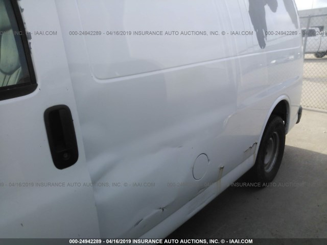 1GTEG15W121170255 - 2002 GMC SAVANA G1500 WHITE photo 6