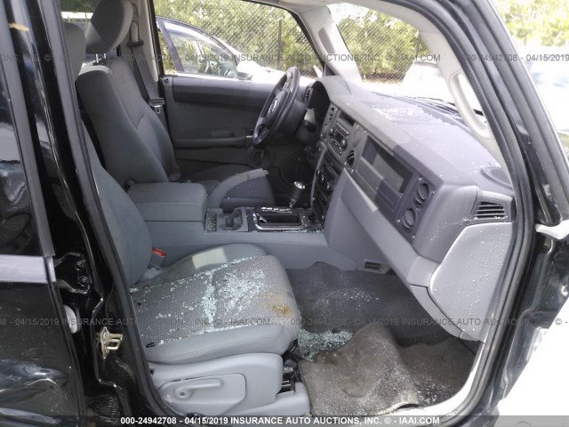 1J8HG48KX7C624725 - 2007 JEEP COMMANDER BLACK photo 5