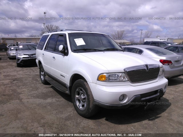 5LMFU28R22LJ05243 - 2002 LINCOLN NAVIGATOR Blanc photo 1