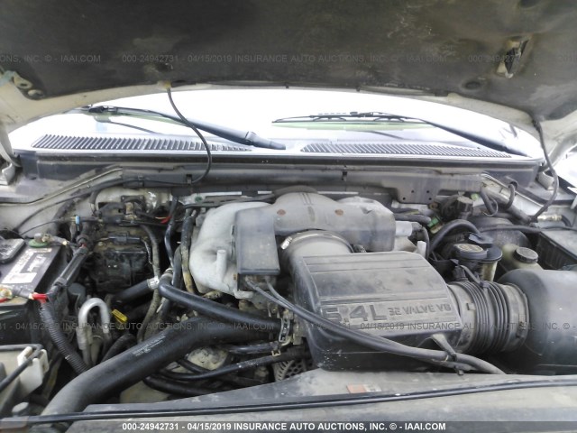 5LMFU28R22LJ05243 - 2002 LINCOLN NAVIGATOR Blanc photo 10