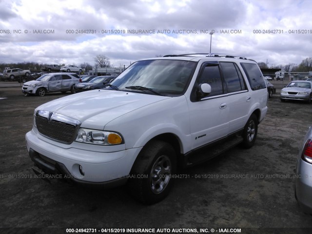 5LMFU28R22LJ05243 - 2002 LINCOLN NAVIGATOR Blanc photo 2