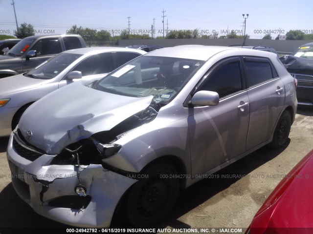 2T1KU4EE1CC881391 - 2012 TOYOTA COROLLA MATRIX  SILVER photo 2