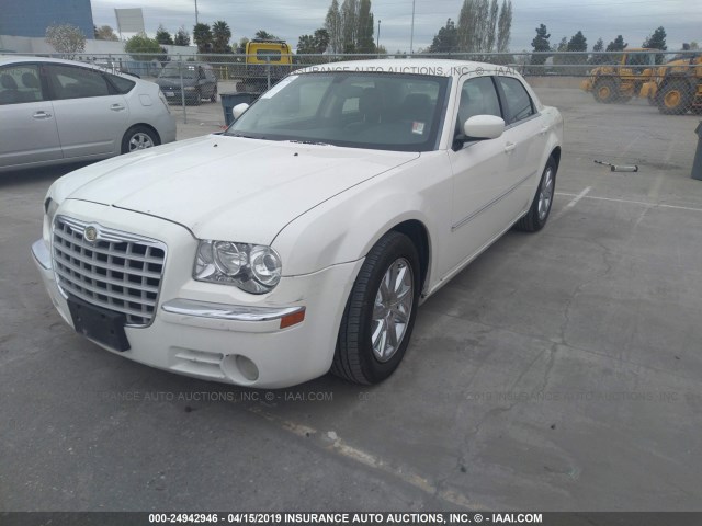 2C3KA33G68H220805 - 2008 CHRYSLER 300 LIMITED WHITE photo 2