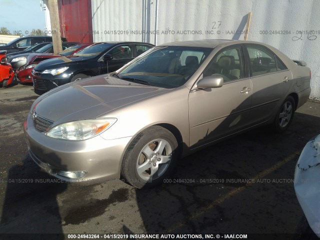 JTDBE32K320054065 - 2002 TOYOTA CAMRY LE/XLE/SE GOLD photo 2