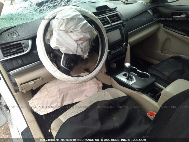 4T4BF1FK5ER409490 - 2014 TOYOTA CAMRY L/SE/LE/XLE 白色 照片 5