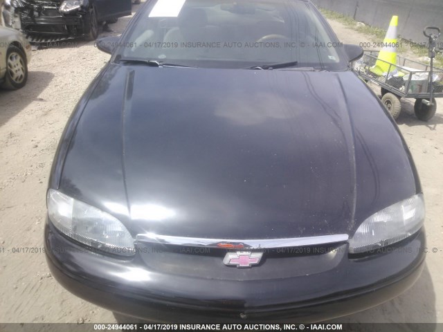 2G1WW12M2W9134045 - 1998 CHEVROLET MONTE CARLO LS შავი ფოტო 6