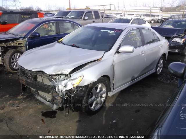 4T1BK46K67U519362 - 2007 TOYOTA CAMRY NEW GENERAT LE/XLE/SE SILVER photo 2