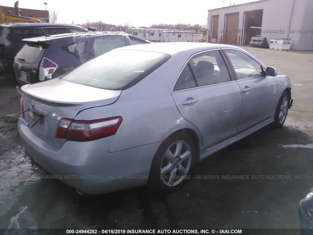 4T1BK46K67U519362 - 2007 TOYOTA CAMRY NEW GENERAT LE/XLE/SE SILVER photo 4