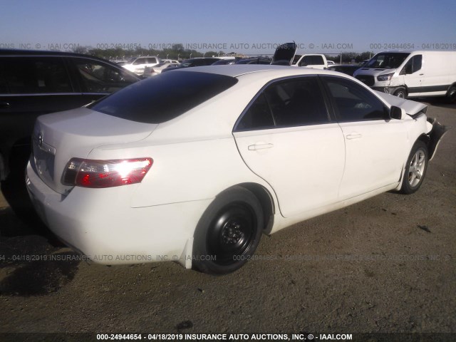 4T1BE46KX7U607015 - 2007 TOYOTA CAMRY NEW GENERAT CE/LE/XLE/SE WHITE photo 4