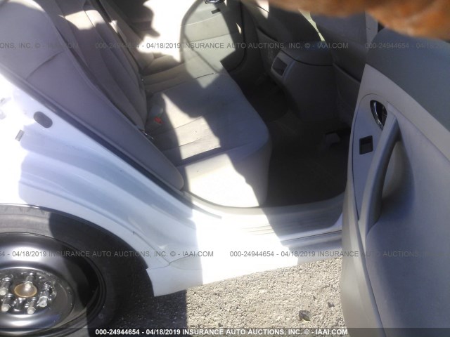 4T1BE46KX7U607015 - 2007 TOYOTA CAMRY NEW GENERAT CE/LE/XLE/SE WHITE photo 8