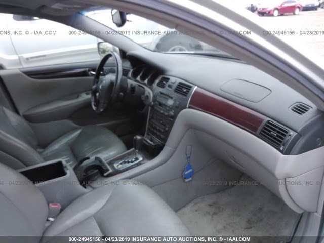 JTHBF30G030120504 - 2003 LEXUS ES 300 SILVER photo 5