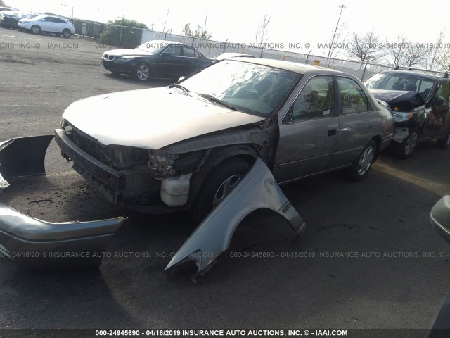 JT2BF22K9V0033516 - 1997 TOYOTA CAMRY LE/XLE GOLD photo 2