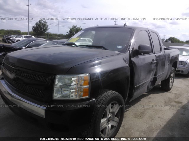 1GCEC19J48Z112211 - 2008 CHEVROLET SILVERADO C1500 BLACK photo 2