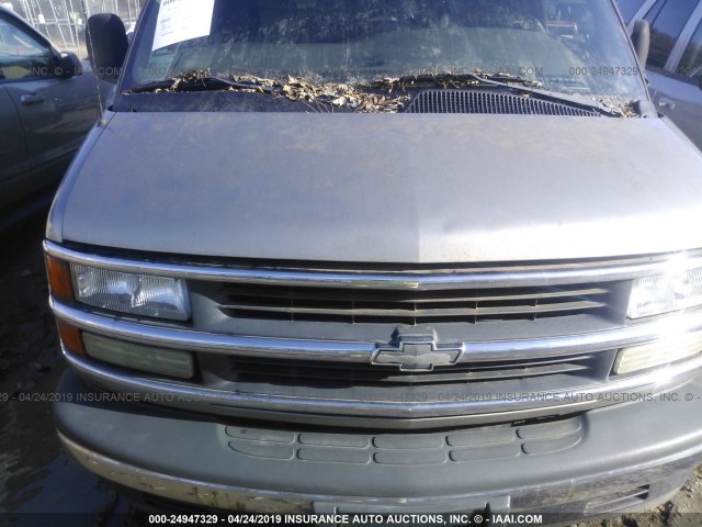 1GNFG15W311228716 - 2001 CHEVROLET EXPRESS G1500  GRAY photo 6