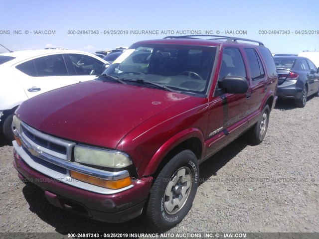 1GNDT13WX2K173151 - 2002 CHEVROLET BLAZER RED photo 2