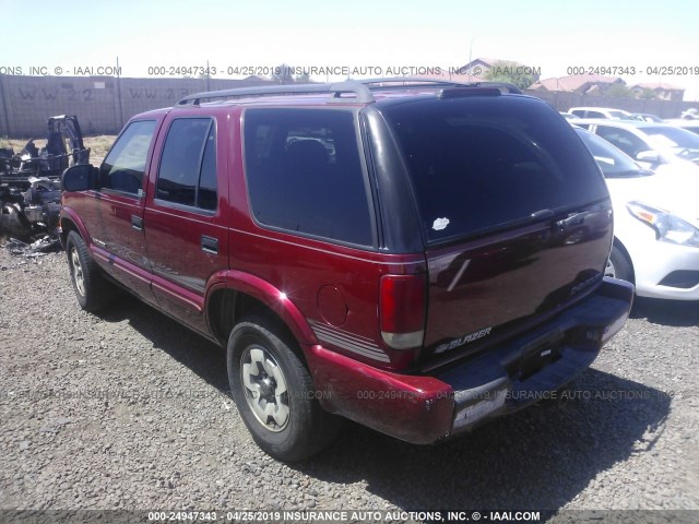 1GNDT13WX2K173151 - 2002 CHEVROLET BLAZER RED photo 3