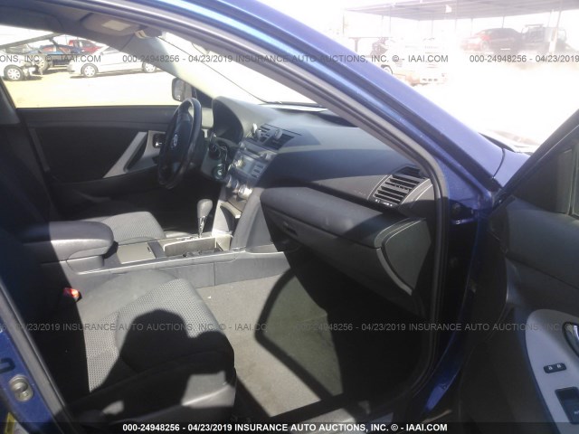 4T1BF3EK6BU747726 - 2011 TOYOTA CAMRY SE/LE/XLE BLUE photo 5