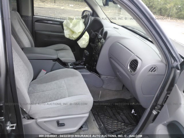 1GKDS13S262241185 - 2006 GMC ENVOY GRAY photo 5