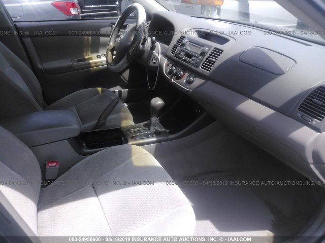 4T1BE32K04U901180 - 2004 TOYOTA CAMRY LE/XLE/SE GRAY photo 5