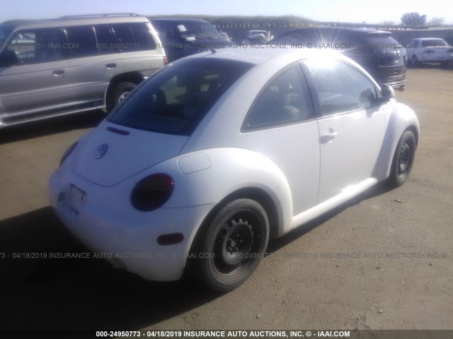 3VWBB61C5WM032525 - 1998 VOLKSWAGEN NEW BEETLE Weiß Foto 4